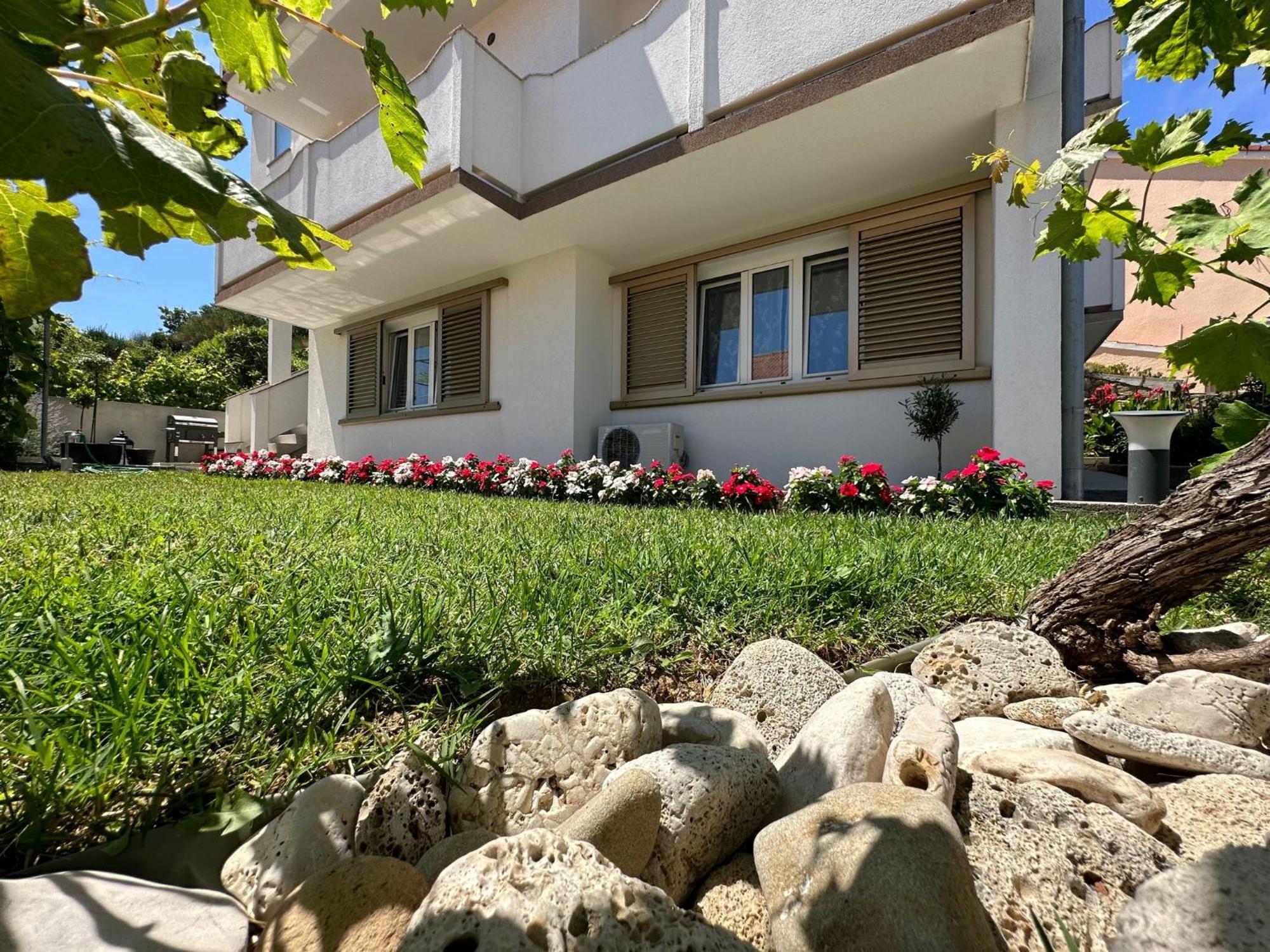 Apartments Vinse Near Rab Center Раб Экстерьер фото