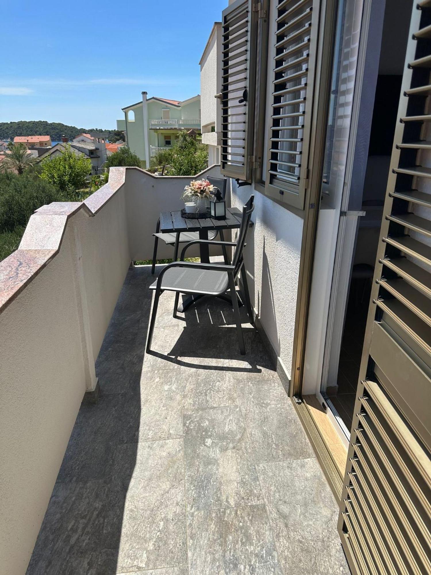 Apartments Vinse Near Rab Center Раб Экстерьер фото